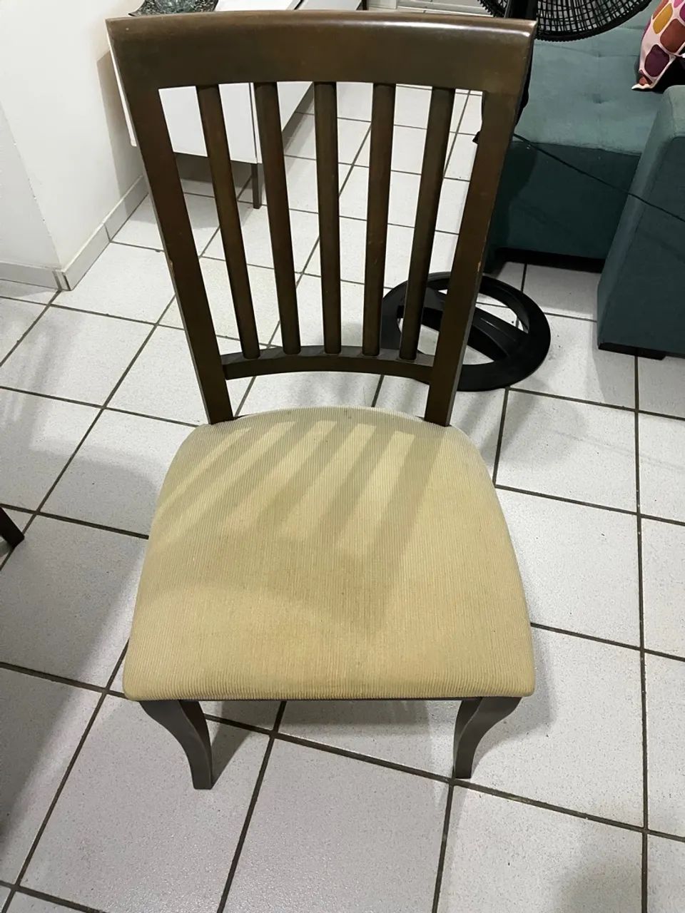 Jogo de 6 cadeiras em madeira - Foto 2