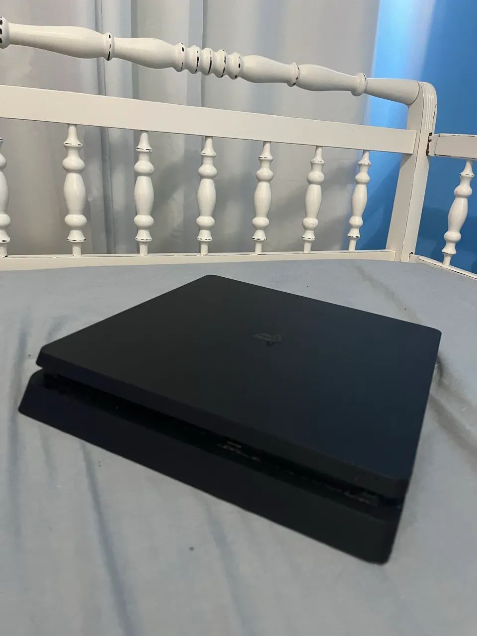 Ps4 com dois controles e jogos 