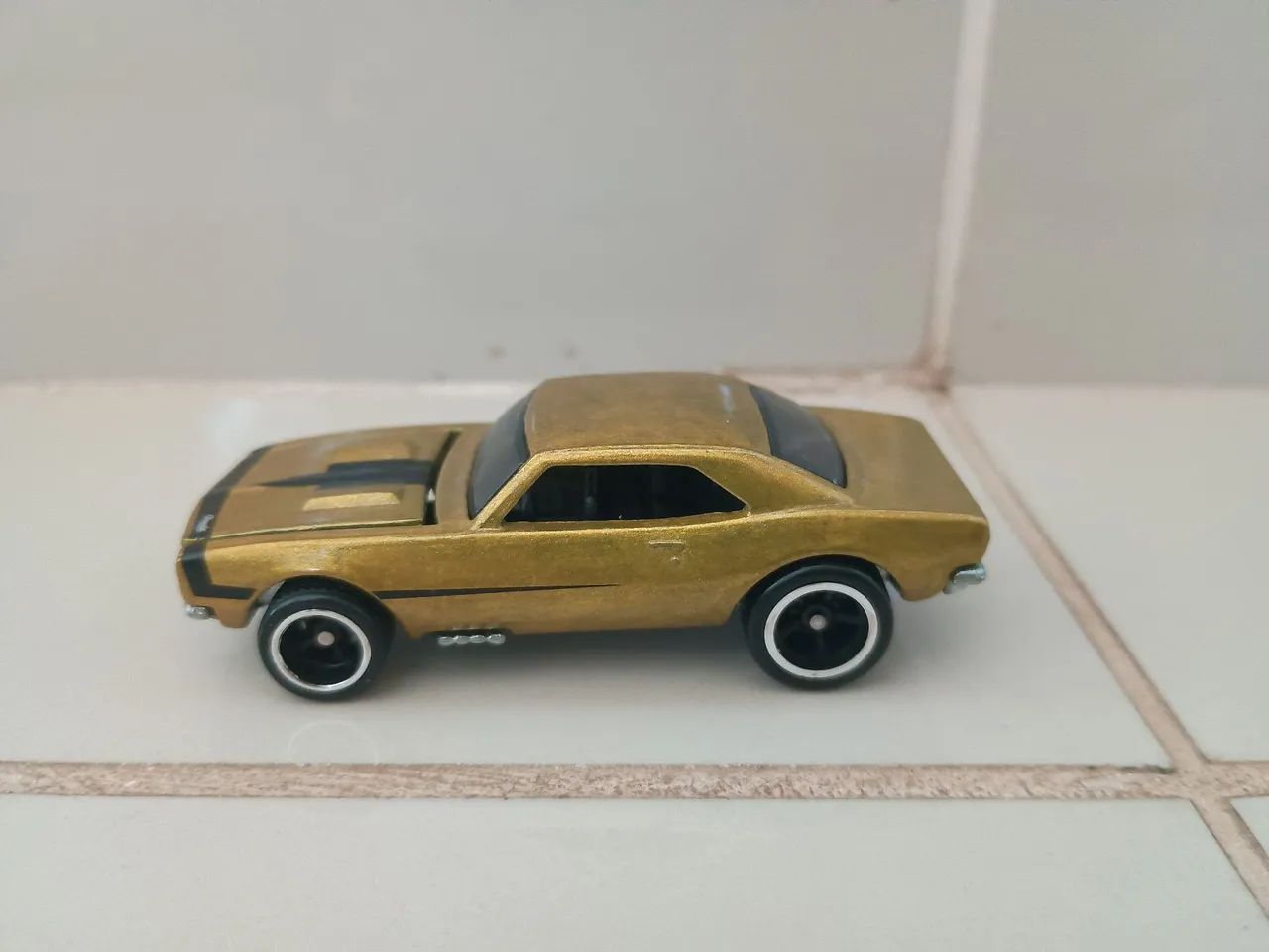 Miniatura chevrolet camaro boulevard hot wheels premium - Foto 3