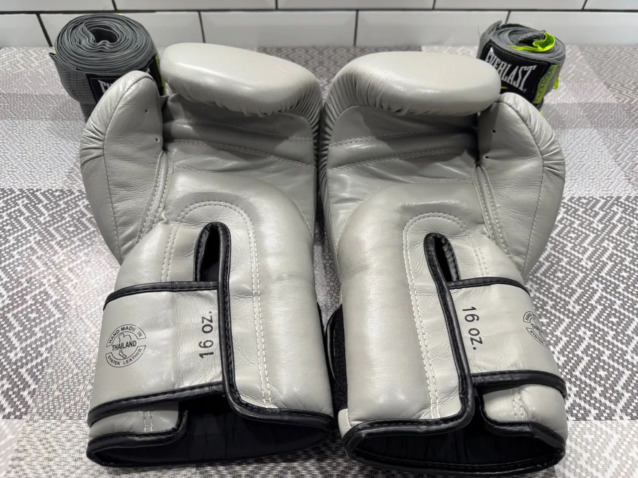Luvas Fairtex 16 + caneleiras MKS - Foto 4