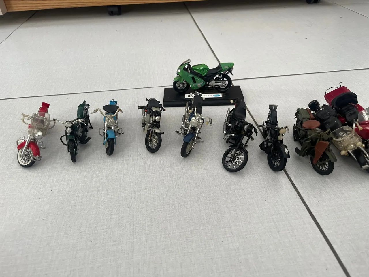 Coleção de Motos em Miniatura maisto + Kawasaki ninja de colecionador 