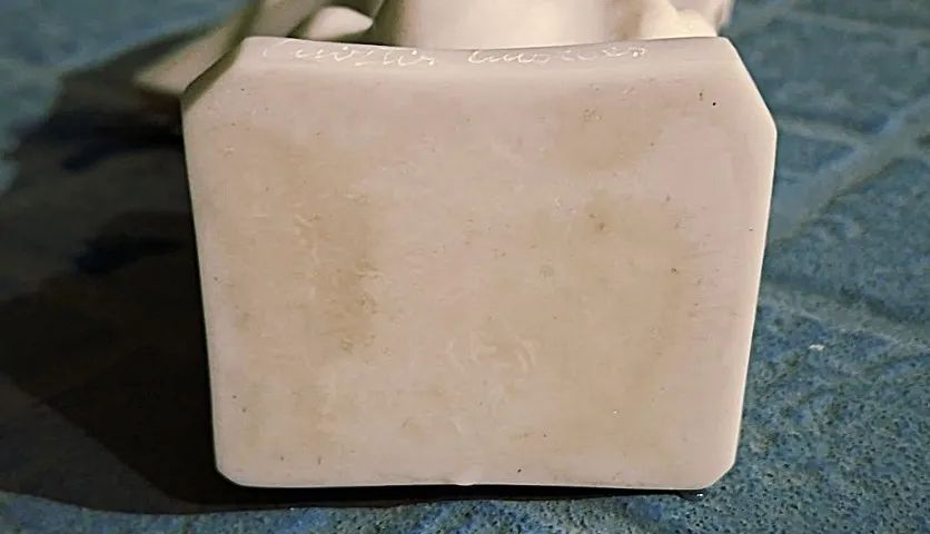 ESCULTURA MÁRMORE GREGO BRANCO, NOSSA SENHORA DA PAZ; PEÇA ÚNICAASSINADA, 23 CM ALTURA:  - Foto 5