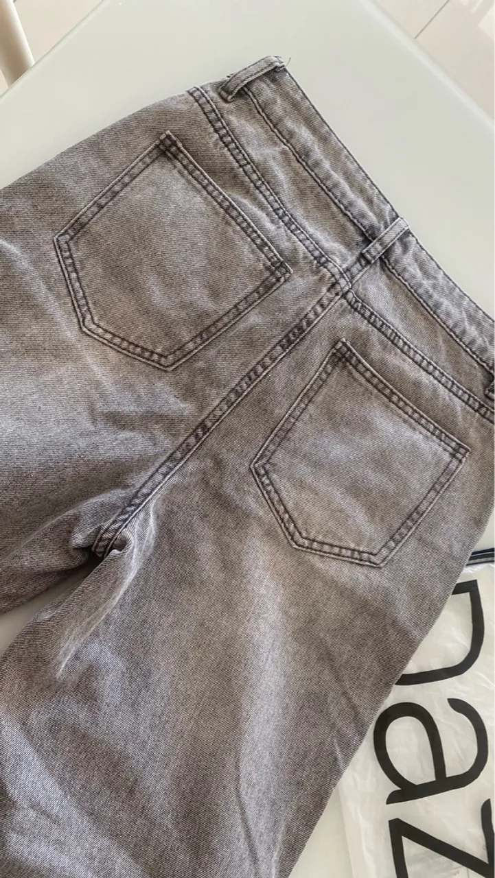 Calças jeans cinzas