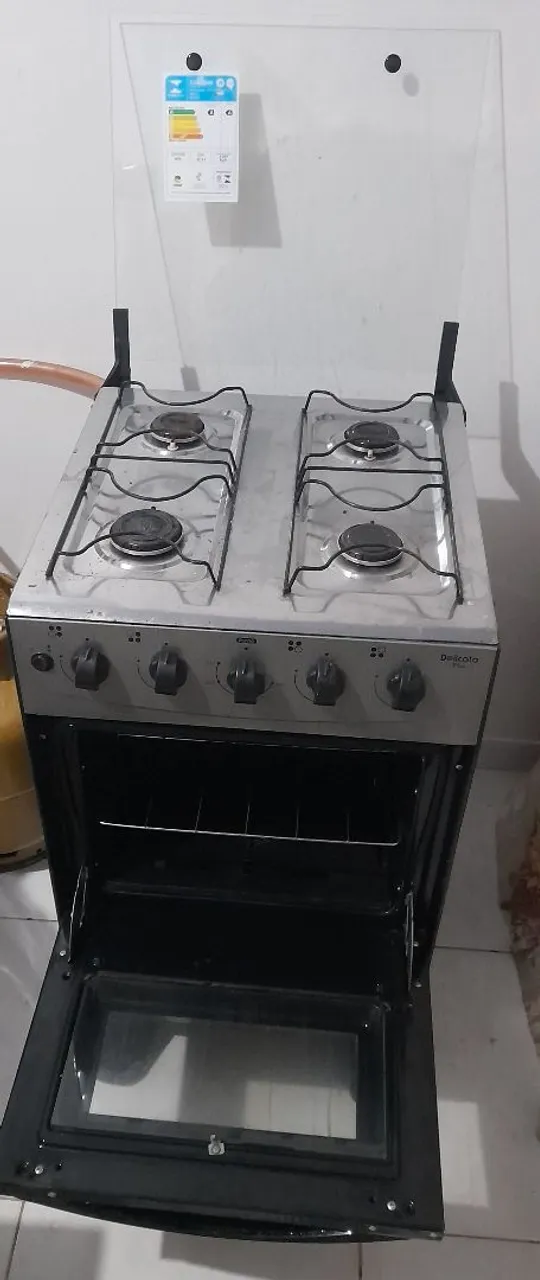 Fogão a gás 4 Bocas com Forno elétrico.