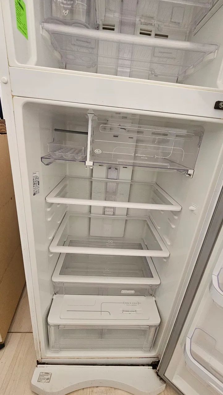 Geladeira Electrolux 220v Com defeito simples. - Foto 5