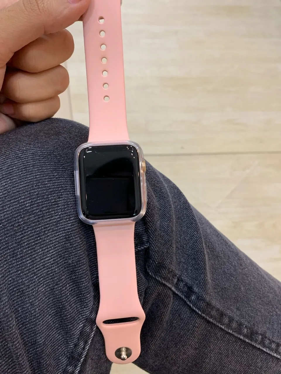 Apple Watch Series 4 Rosa com Pulseira em Silicone
