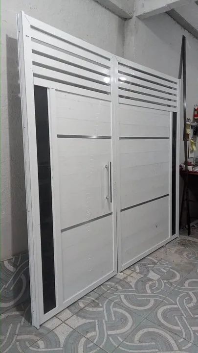 Portão de Garagem lindos com vidro ou espelho. - Foto 4