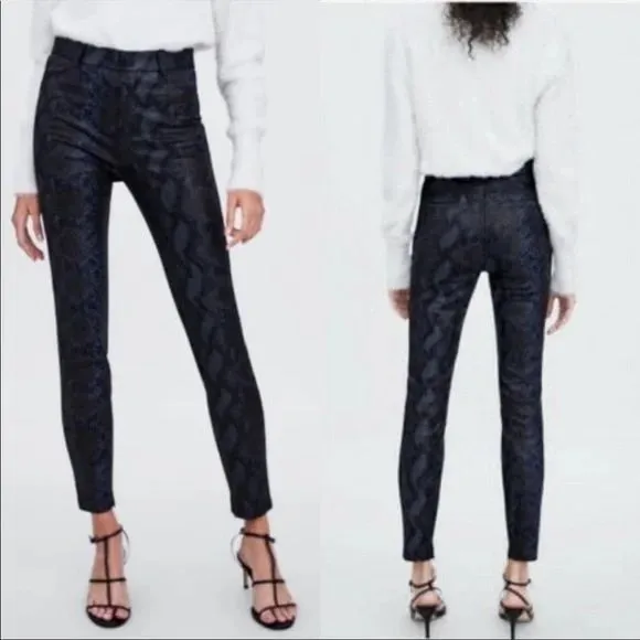Calça Skinny Efeito Cobra - Elegância e Estilo