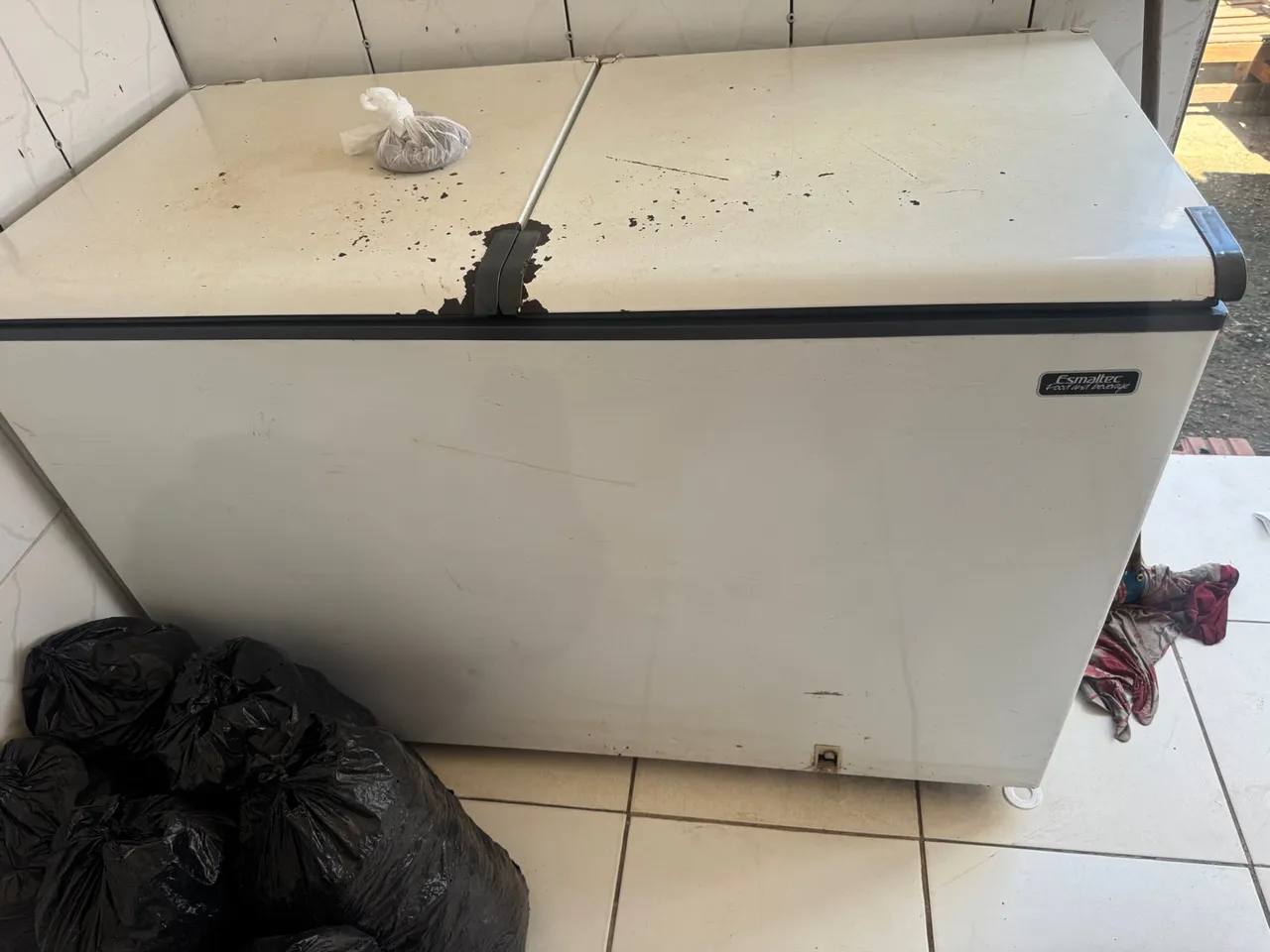 Vendo esse freezer
