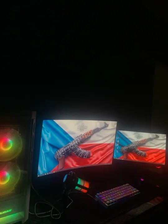 Vendo os 2 monitores em perfeito estado 