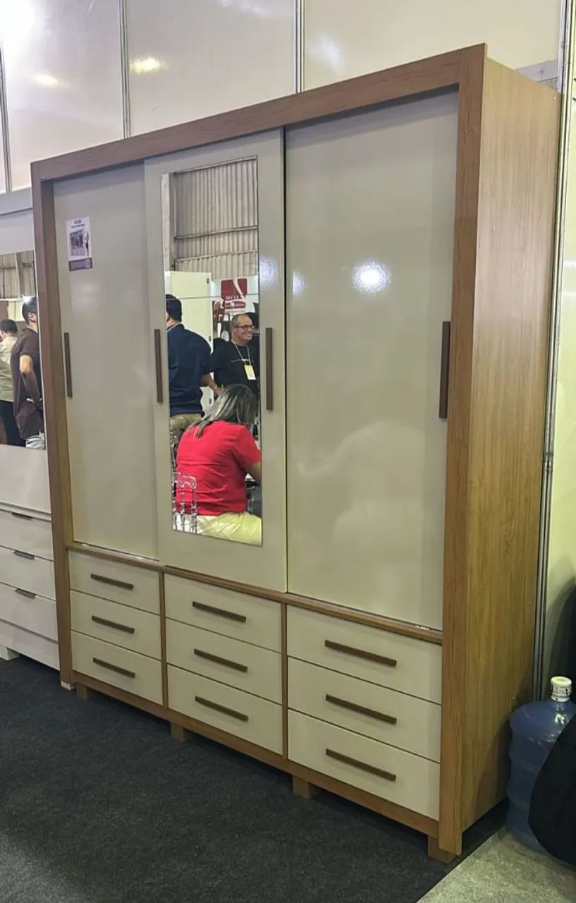 Guarda-Roupa de casal com 9 gavetas 