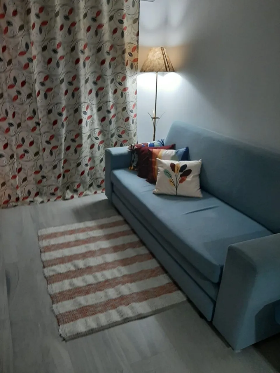 Alugo casa no segundo pavimento Residencial Jacui, toda mobiliáda e com cozinha completa