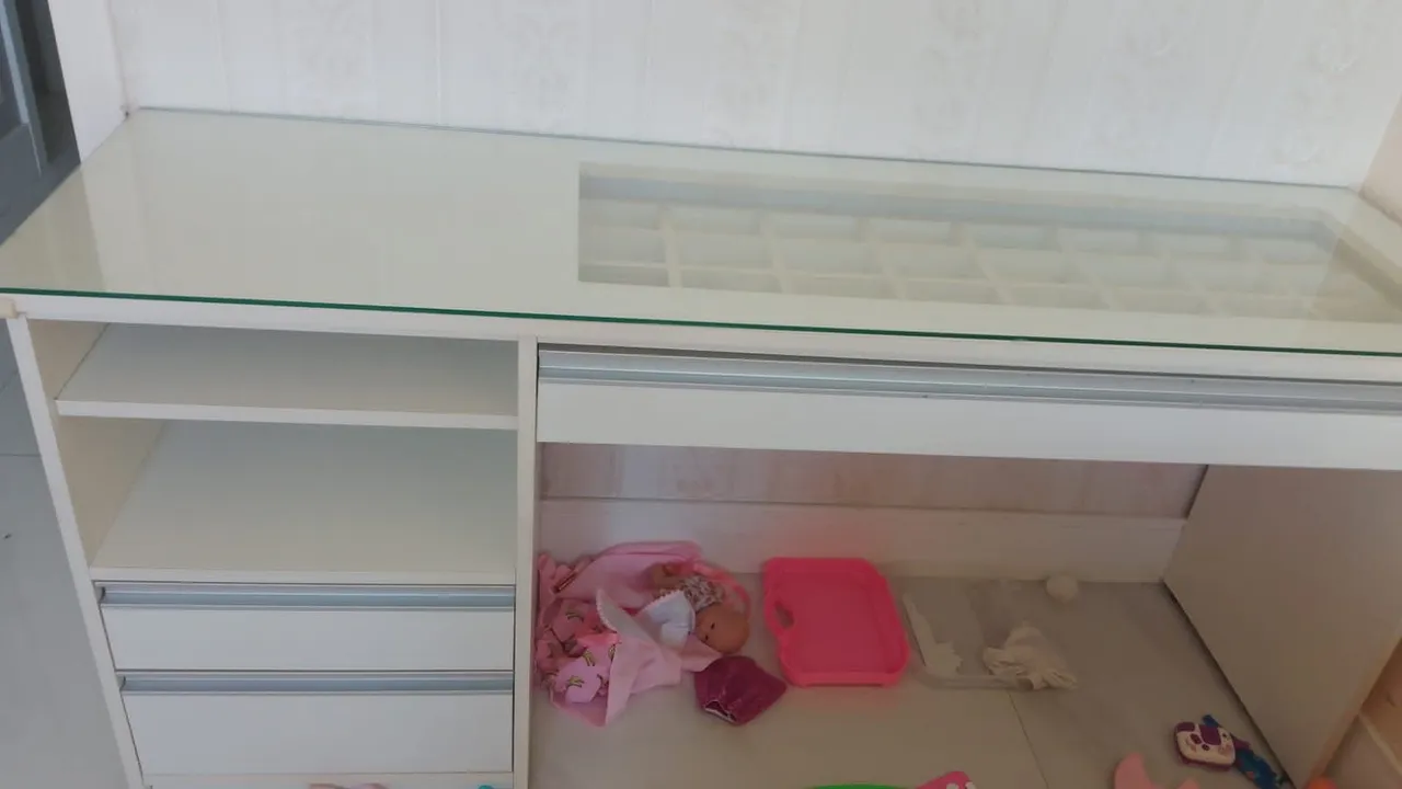 Escrivaninha com porta joias