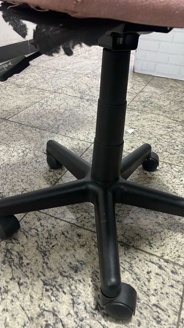 Poltrona Giratória Rosa pequenos detalhes  - Foto 2
