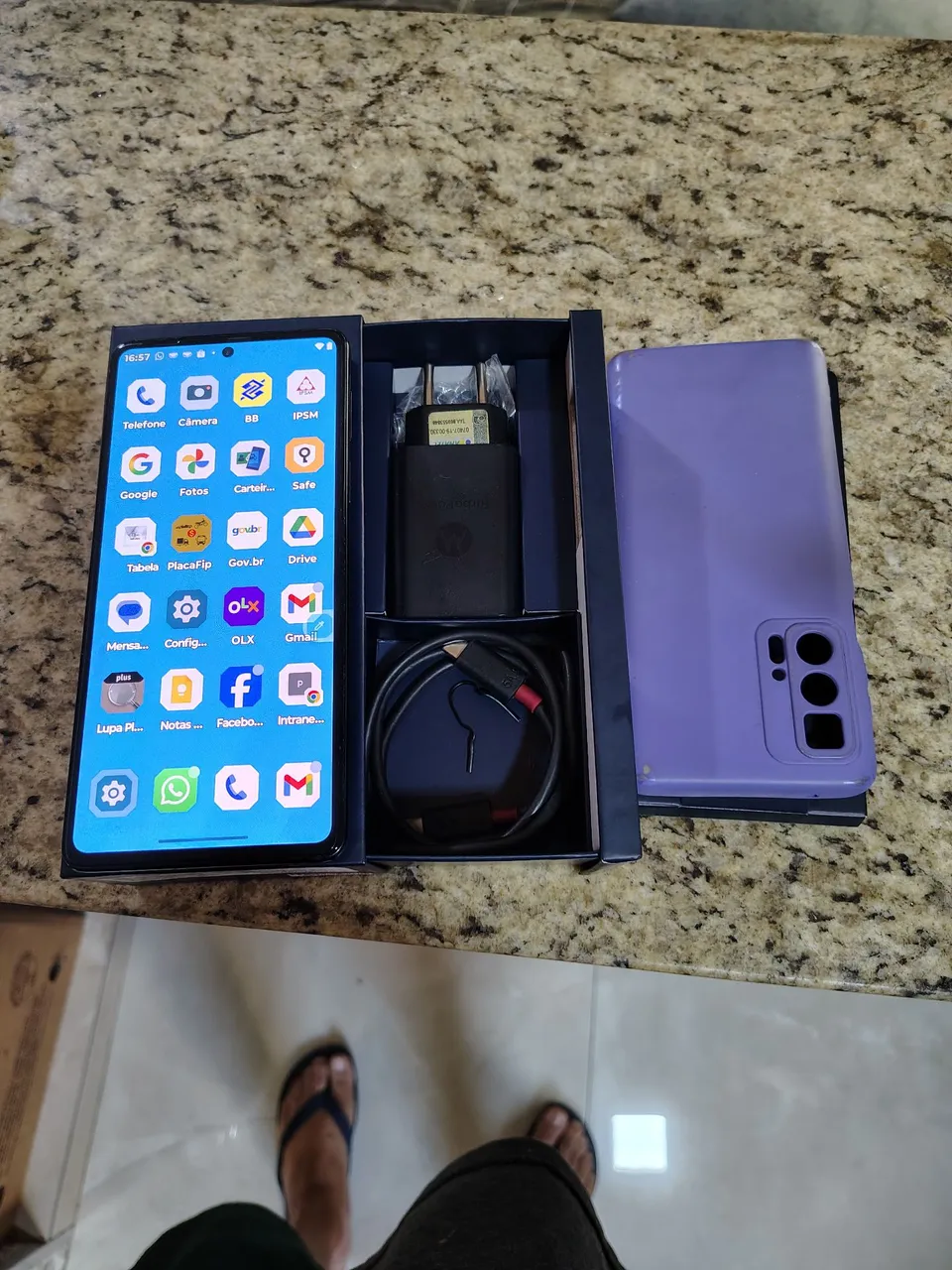 Celular moto g edige 20 pro.
