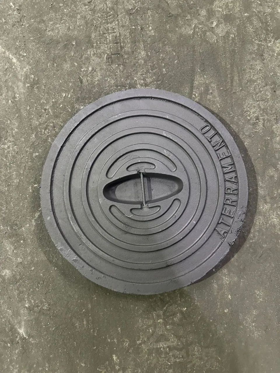 Tampões de ferro fundido para aterramento, vários itens de ferro fundido 