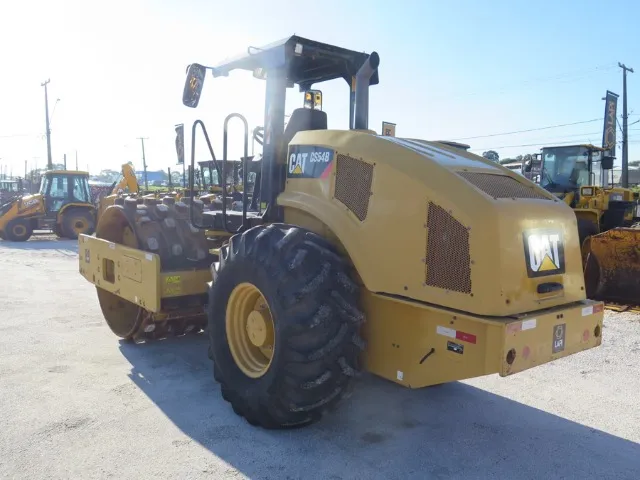 Rolo compactador Caterpillar CS54B 2014 3.300h traçado