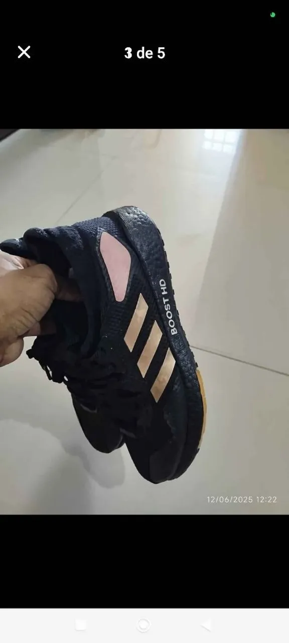Tênis Adidas Boost HD - Preto com detalhes dourados