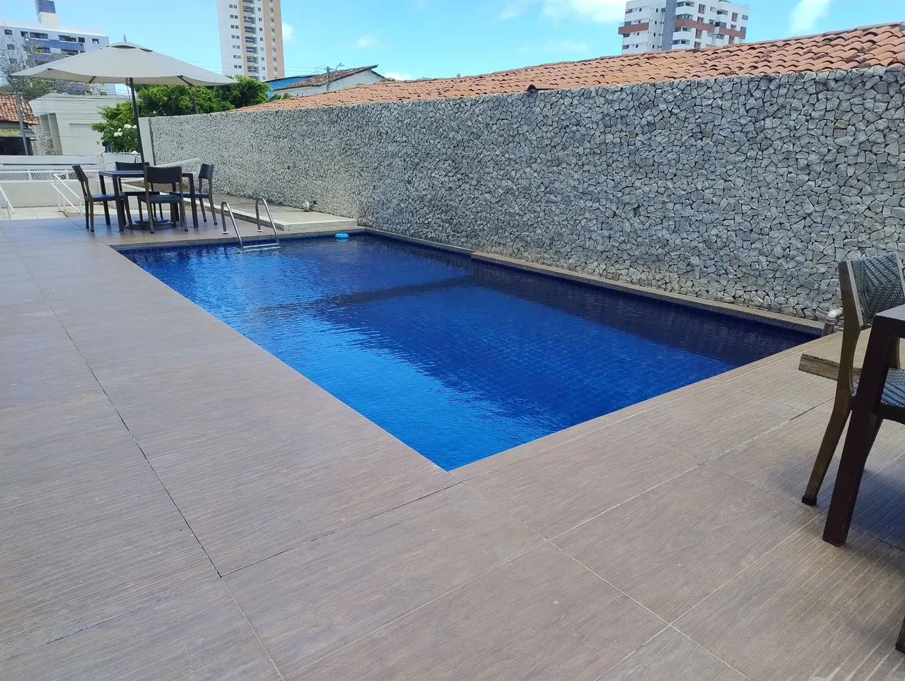 Alugo Apartamentos  com 03 quartos no Bairro dos Estados 