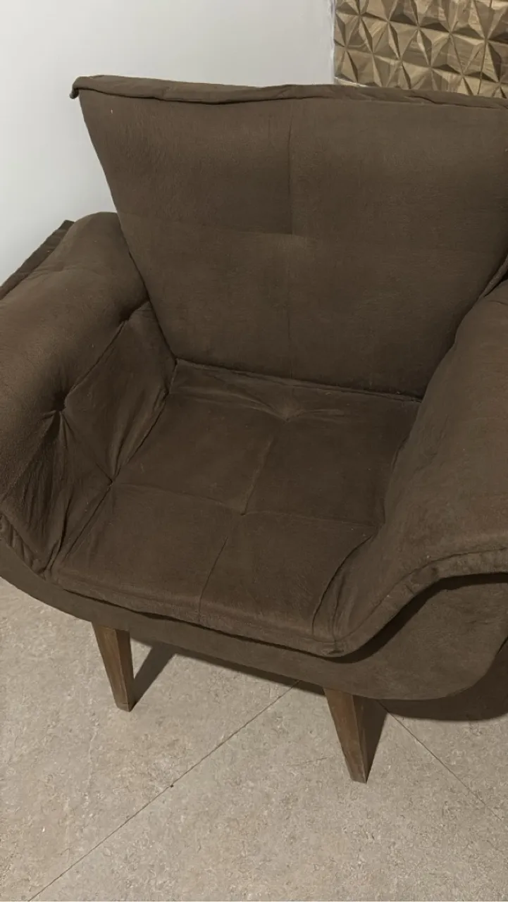 Poltrona Marrom Confortável - Design Elegante