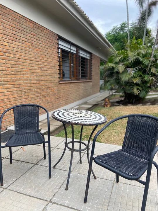 Conjunto de mesa e cadeiras para área externa