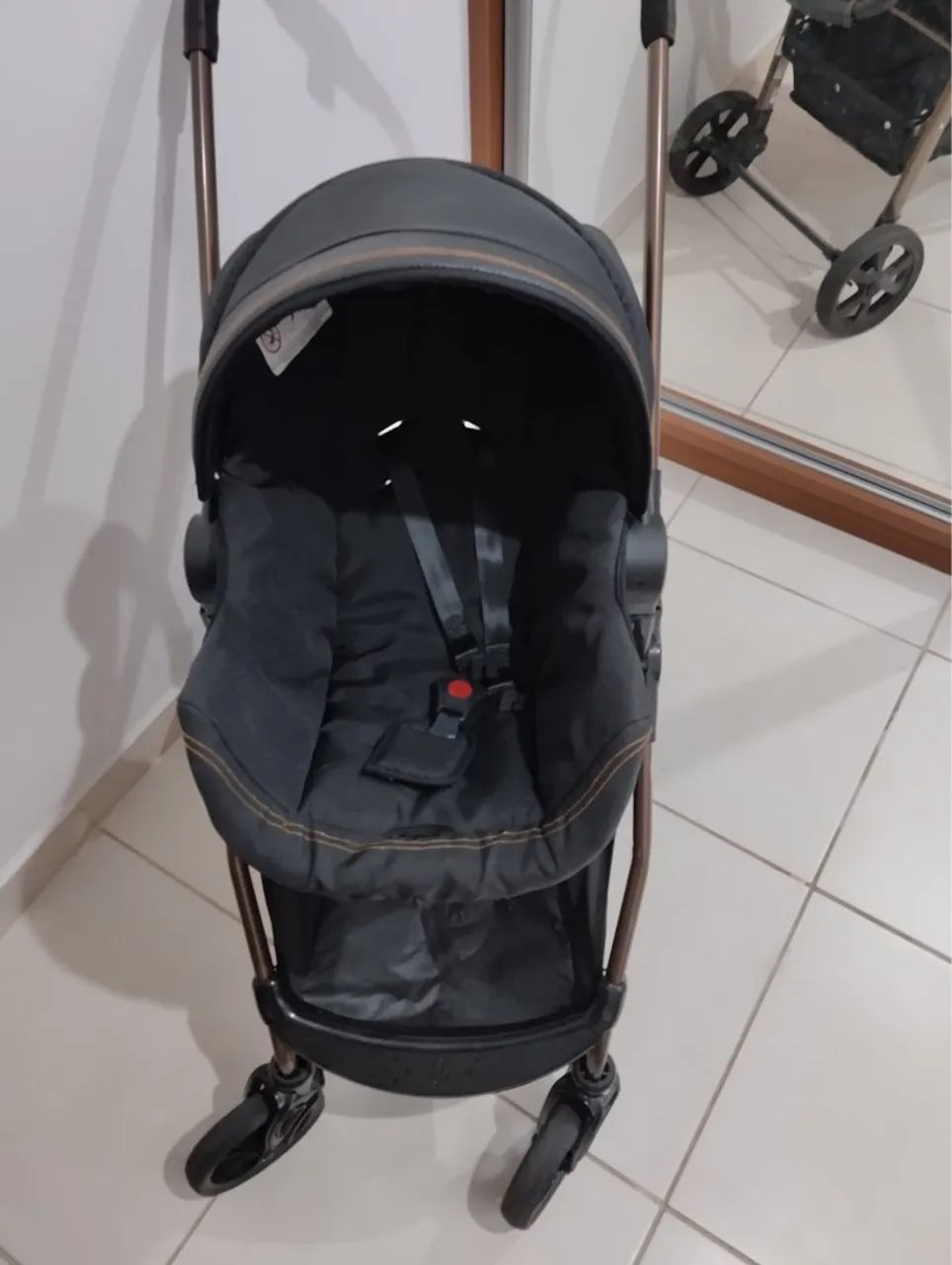 Carrinho de Bebê - Leve e prático - Foto 4