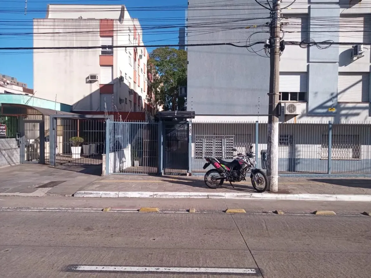Imóvel para aluguel com 48 metros quadrados com 2 quartos em Menino Deus - Porto Alegre - 