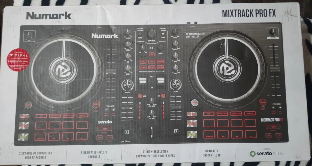 Controladora Numark Mixtrack Pro FX - Nova