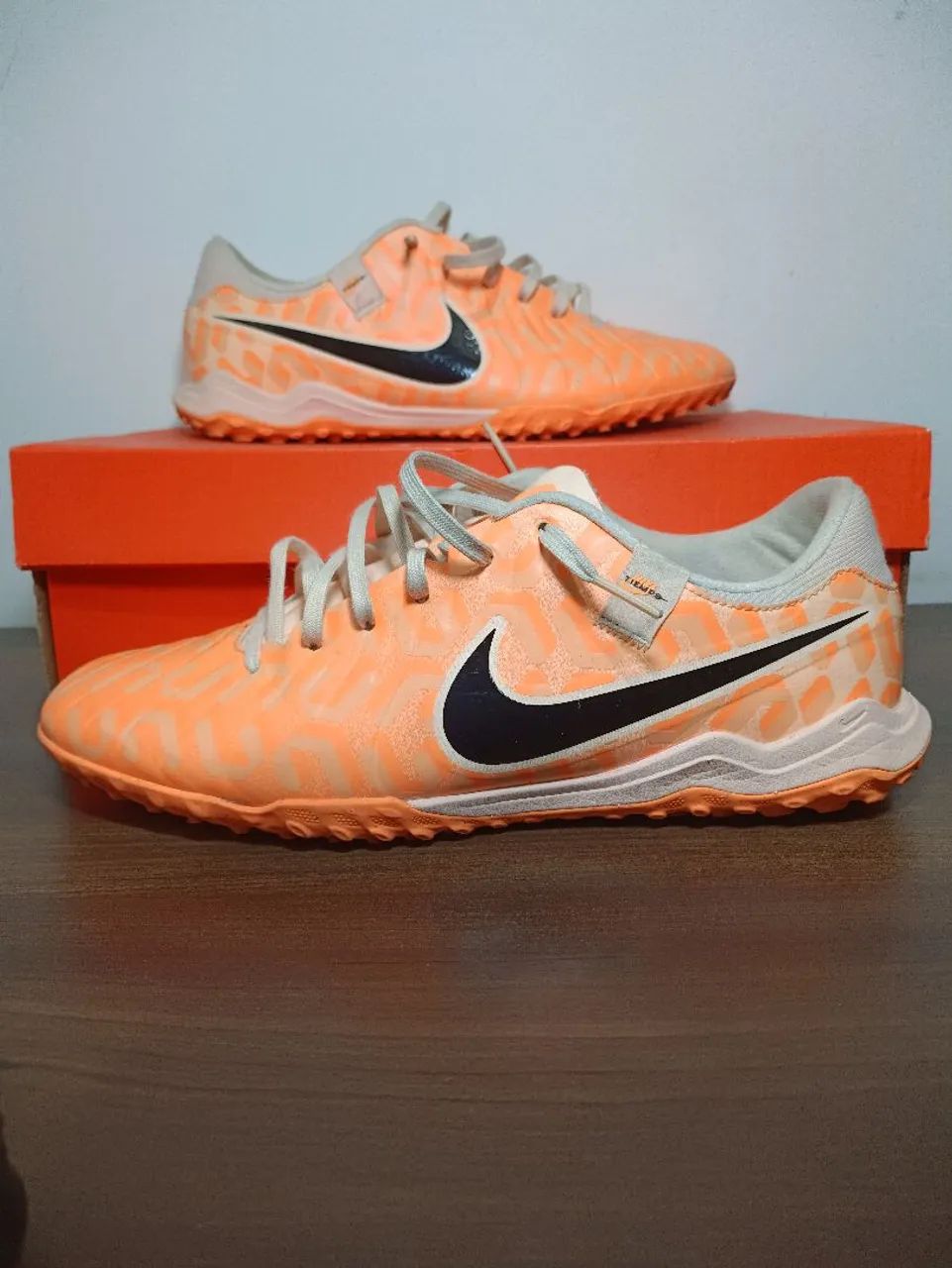 Chuteira Nike Tiempo 10 Academy Society