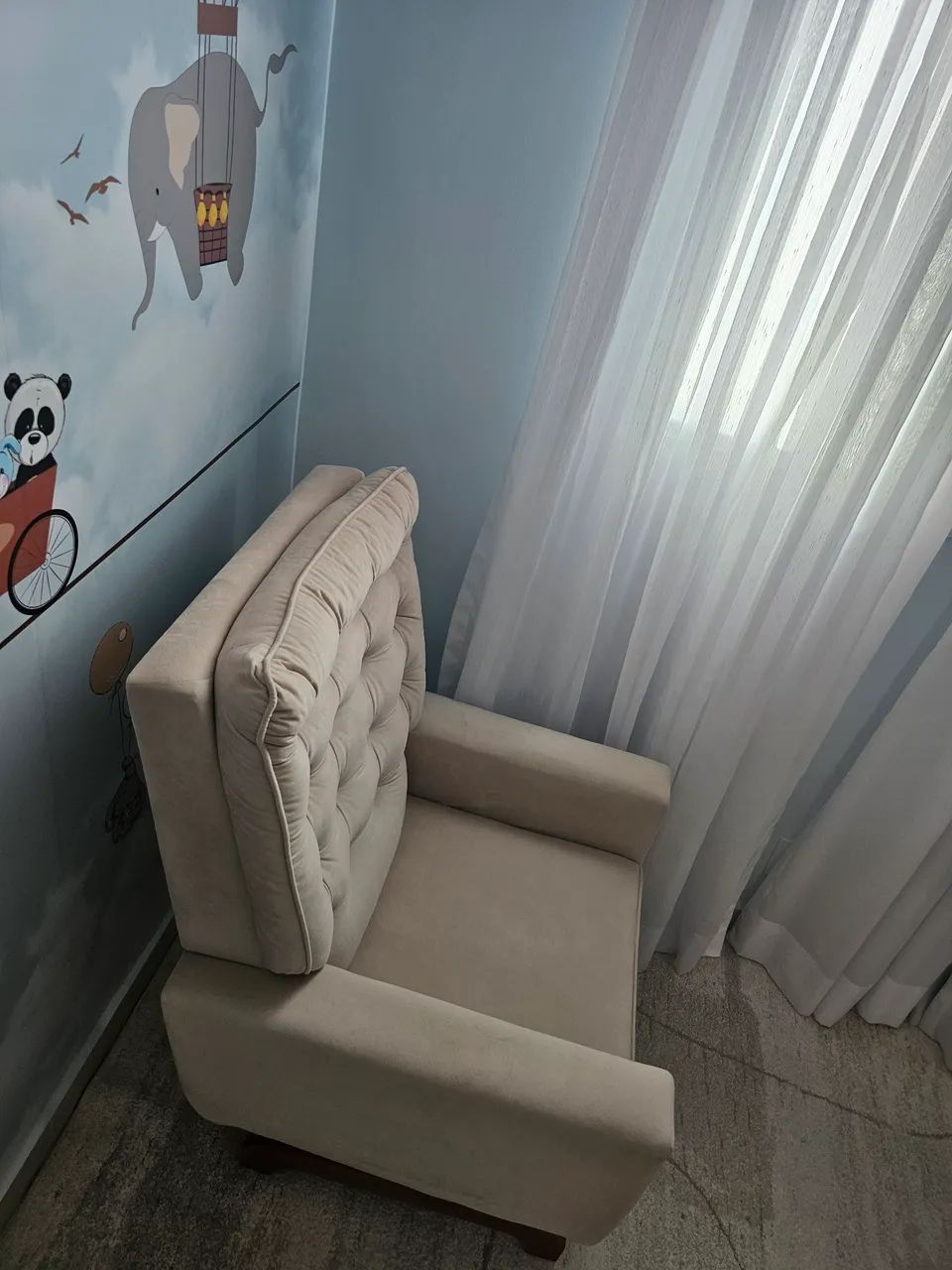 Poltrona de amamentação confortável e elegante - Foto 4