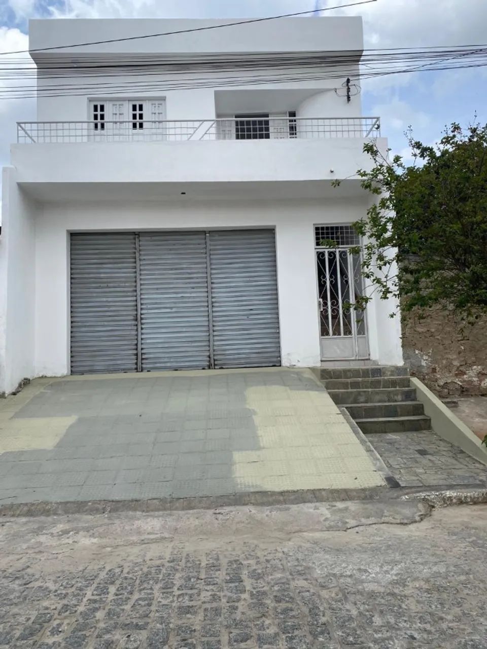 Vende-se prédio (salão comercial + casa). Oportunidade!