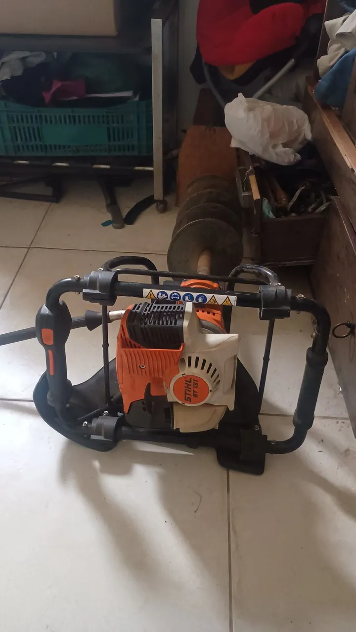 Furadeira de solo Stihl 131