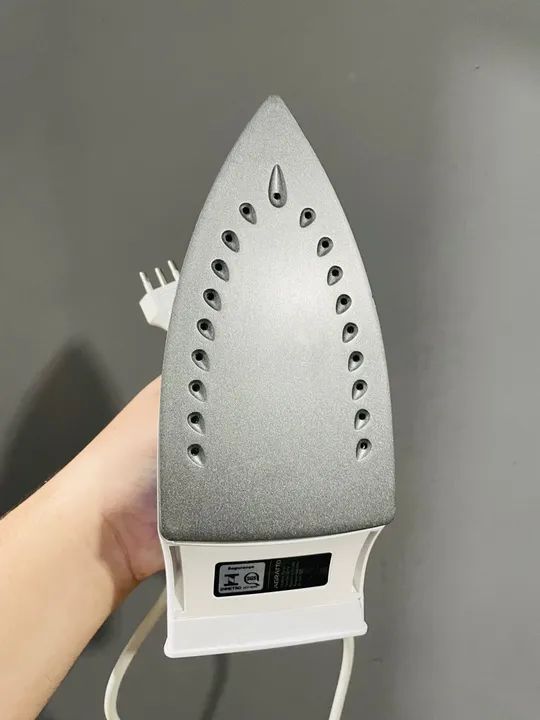 FERRO DE PASSAR ROUPA A VAPOR E A SECO