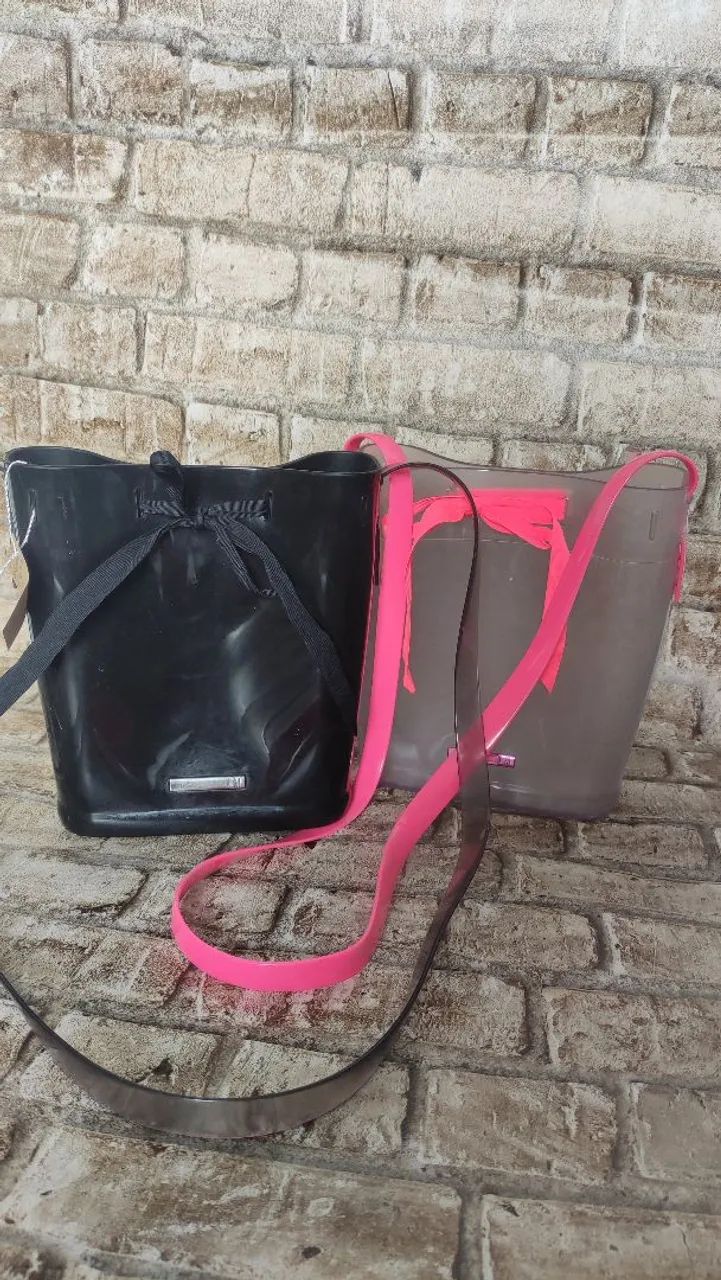 Bolsas Larissa Manuela 