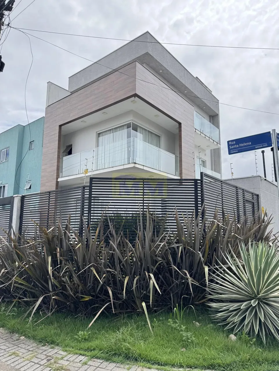 Sobrado 3 dormitórios à venda Centro Pinhais/PR