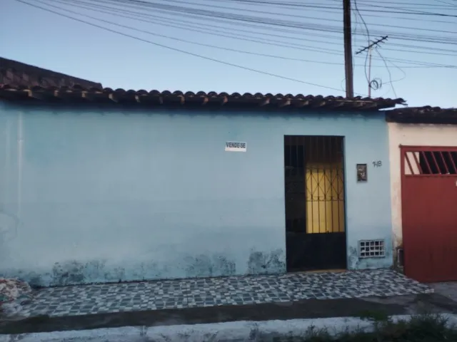 Casa na rua Etiene Cristina, medindo 6 metros de largura na frente, por 16,50 metros por c
