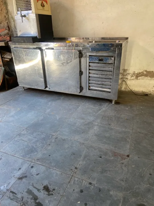Balcão refrigerado com pia