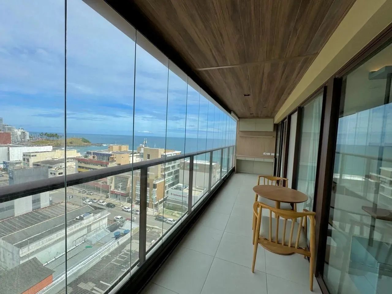 Apartamento a venda na barra com 2 quartos mobiliado e vista mar lateral no nau barra