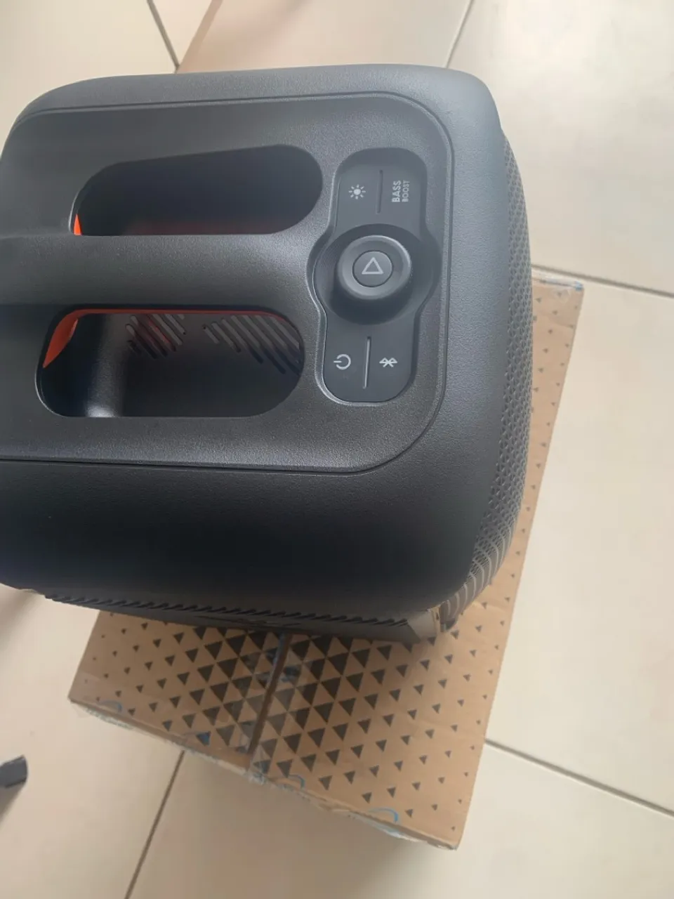 Caixa de som jbl partybox