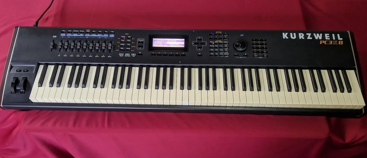 Teclado Kurzweil PC3K8 - Workstation 88 Teclas - Excelente Estado
