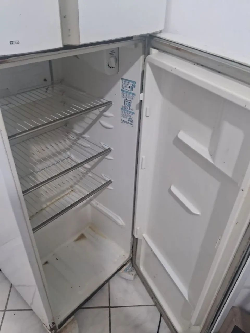 Geladeira com defeito  - Foto 5