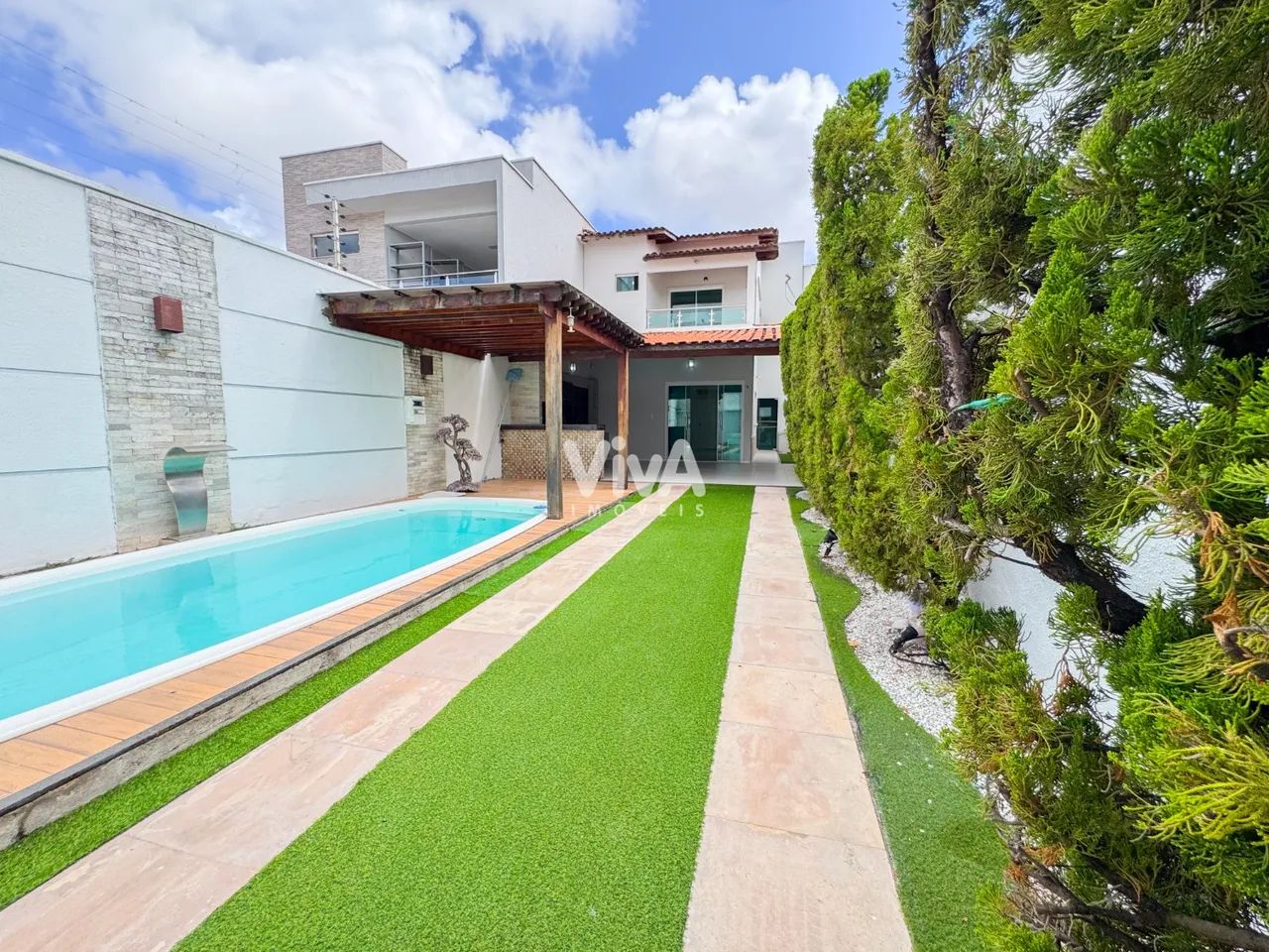 Casa em condomínio com 4 suítes na Maraponga