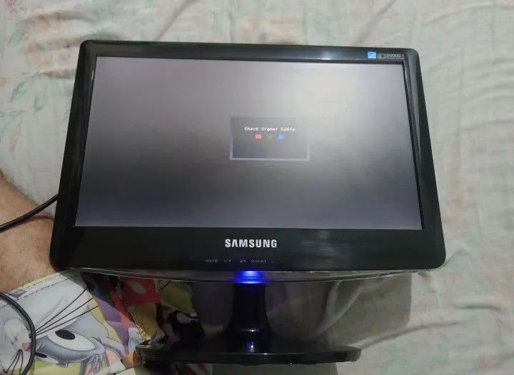 Vendo 4 Monitores 3 Samsung 1 Dell.