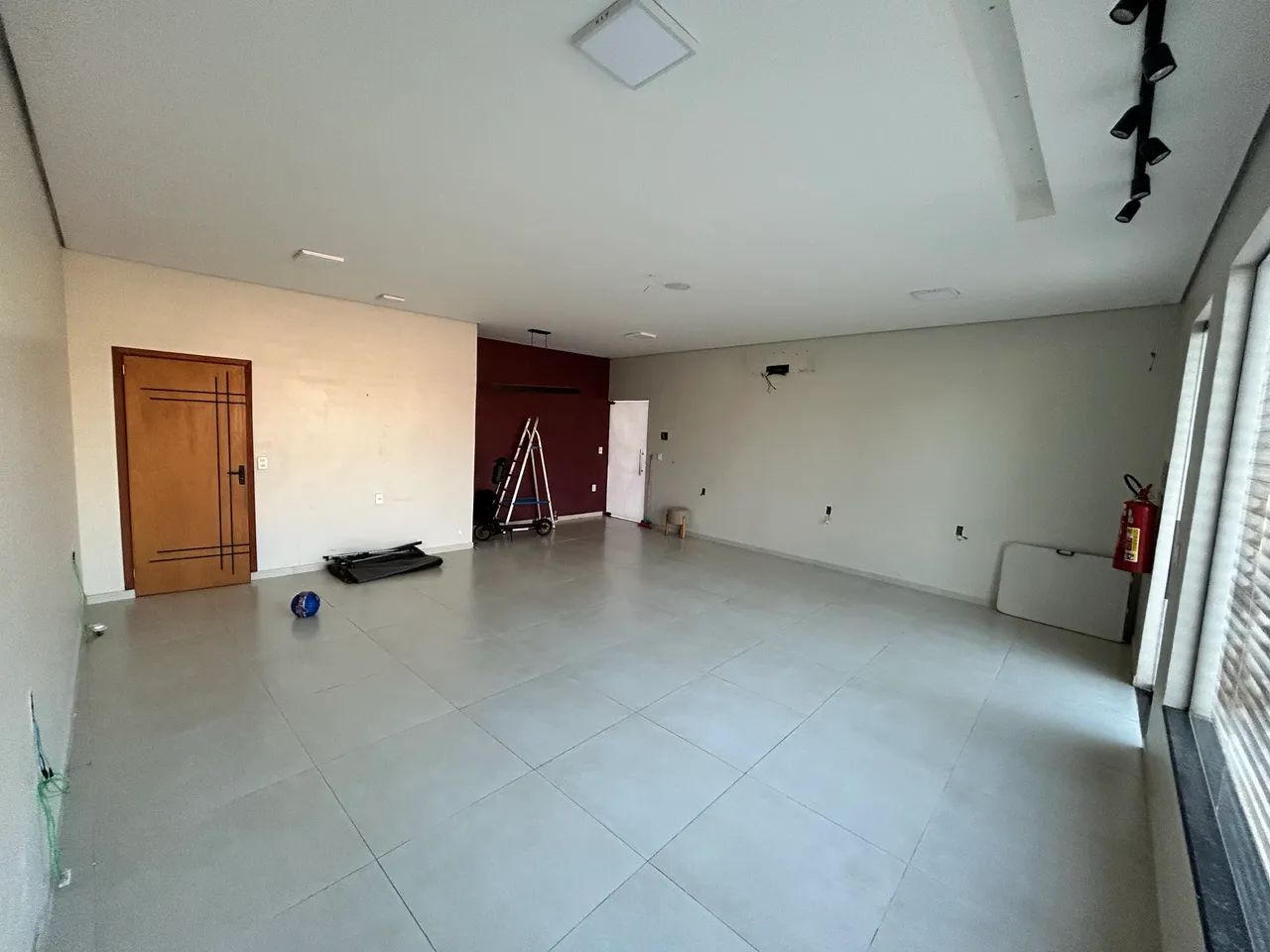 ALUGA-SE EXCELENTE PONTO COMERCIAL - ZONA LESTE - Foto 2