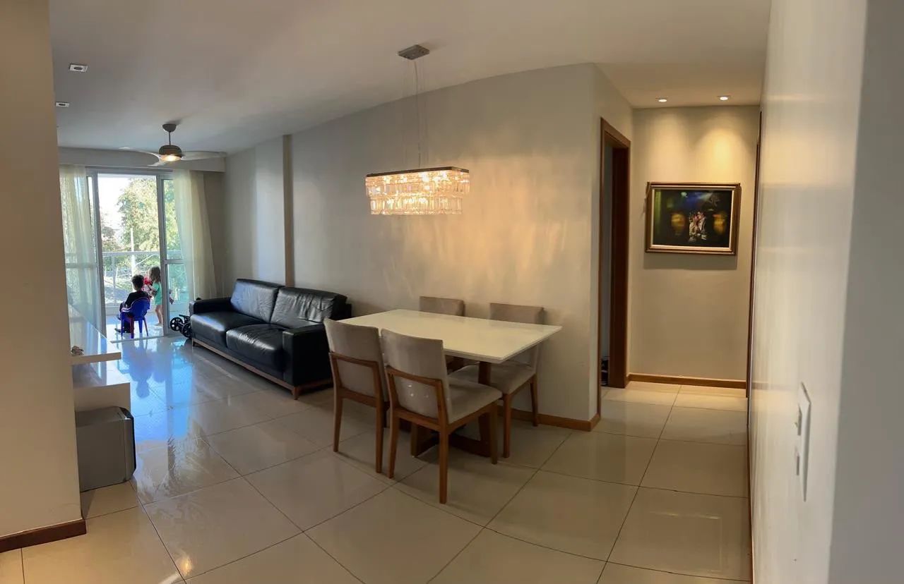 Mesa com lustre