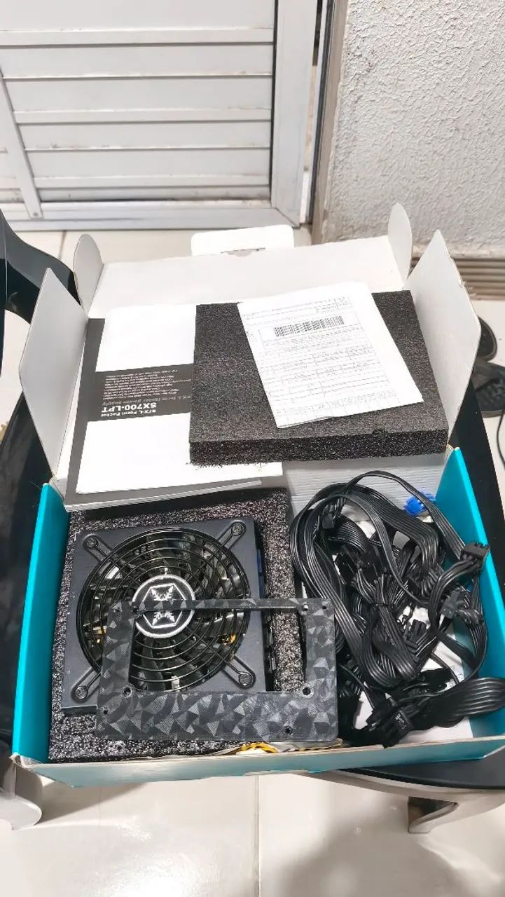 Fonte mini ATX Silverstone sx700