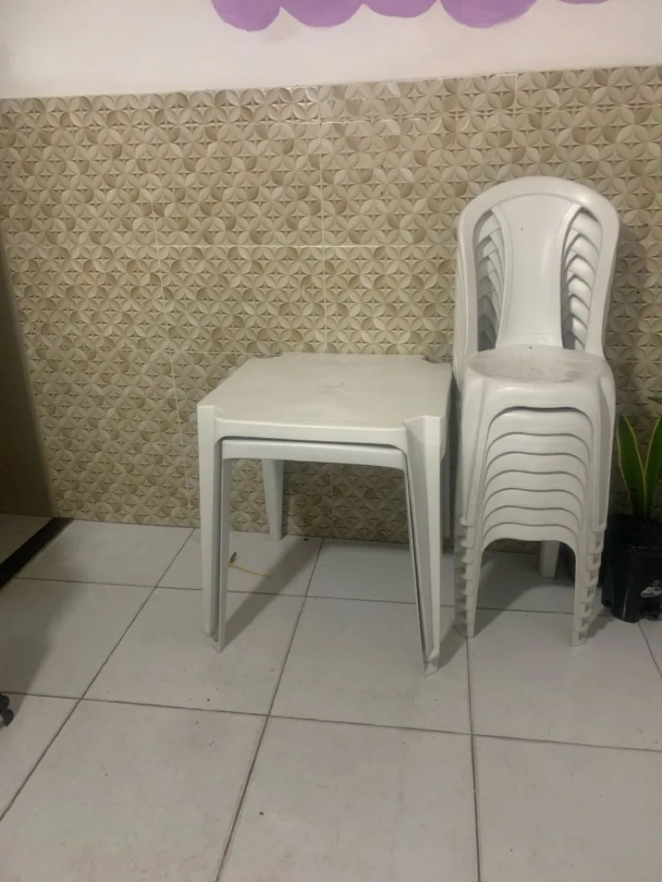 Mesa com cadeiras e capa  - Foto 2
