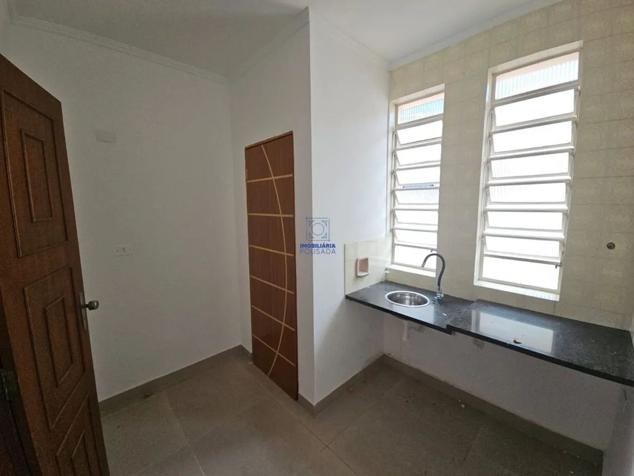 SALA COMERCIAL COM BANHEIRO E COPA TODA REFORMADA NO MARAPÉ; - Foto 4