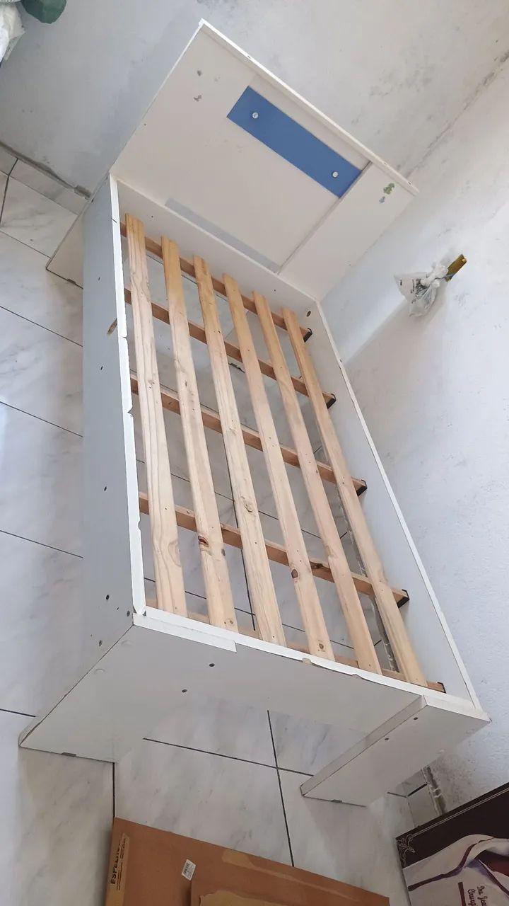Vende-se Cama de solteiro 