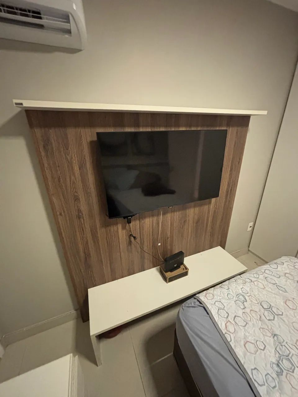 Painel para TV com Bancada - Marcenaria Planejada